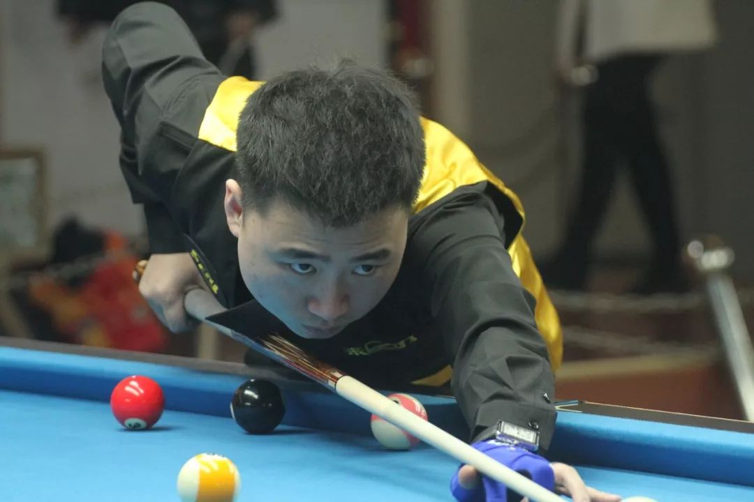 束令人钦佩 束令人钦佩